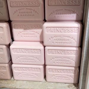 Meet your Posher, Nyah